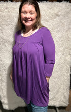 Load image into Gallery viewer, 3/4 Sleeve Pleated Top with pockets
