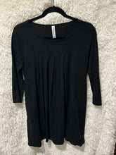 Load image into Gallery viewer, 3/4 Sleeve Pleated Top with pockets
