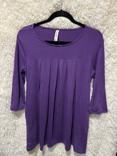 Load image into Gallery viewer, 3/4 Sleeve Pleated Top with pockets
